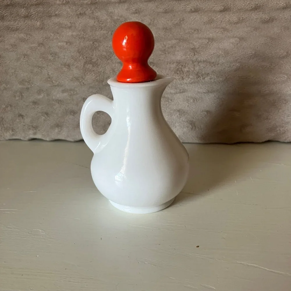 Vintage Avon Strawberries and‎ Cream Bath Foam Milk Glass Bottle